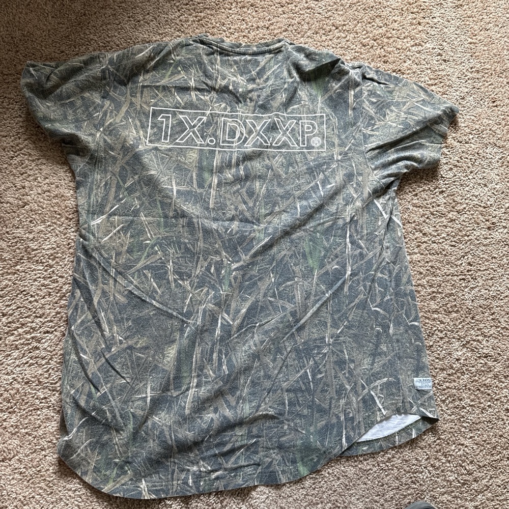 10.Deep Green and Brown Short Sleeve Tee